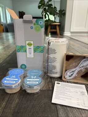Scentsy Go “Rose Gold” Kit with 2 packs of scentsy pods